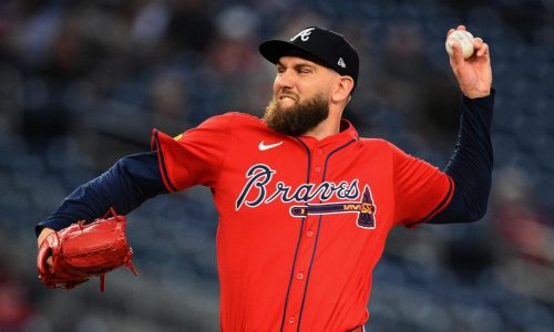 El lanzador Dylan Lee va al arbitraje salarial con los Bravos