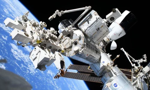 Astronauts See Real Connection Between Space Station Work and Moon Missions