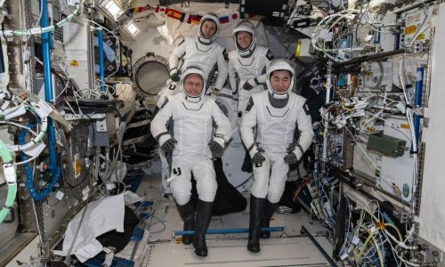 NASA sends 4 astronauts back to Earth in first medical evacuation