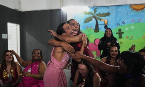 Concurso de canto en prisión de Río ofrece expresión creativa a mujeres encarceladas