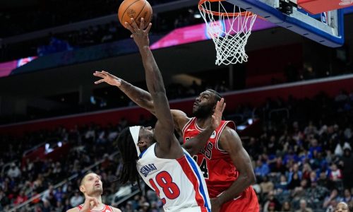 Stewart anota 31 puntos, un récord personal, y Pistons derrotan 108-93 a Bulls