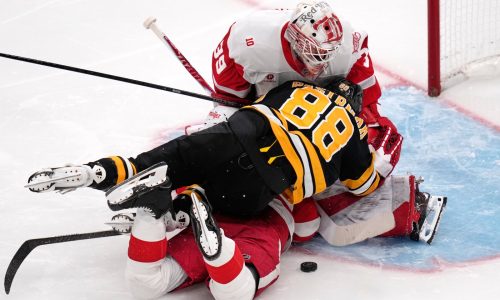 Bruins pull away from Wings for second straight shutout