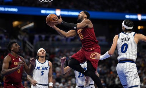 Donovan Mitchell anota 36 puntos en la victoria de los Cavaliers 119-105 sobre el Magic
