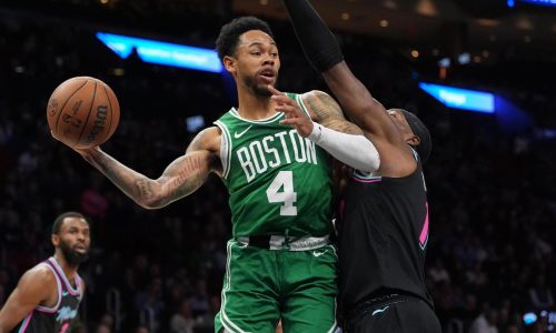 Simons anota 39 puntos desde la banca, Brown suma 27 y Celtics remontan para vencer al Heat 119-114