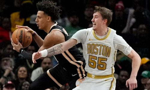 Jaylen Brown anota 41 puntos y los Celtics aplastan 132-106 a los Hawks