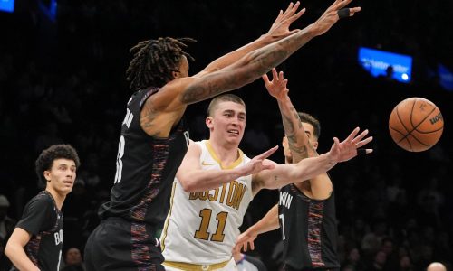 Pritchard anota 32 puntos y Celtics superan 130-126 a Nets en doble tiempo extra