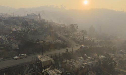 Al menos dos muertos por incendios forestales en Chile, presidente decreta la emergencia