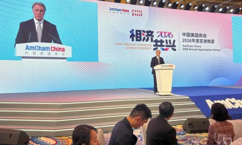 Embajador de EEUU advierte sobre el creciente dominio manufacturero de China