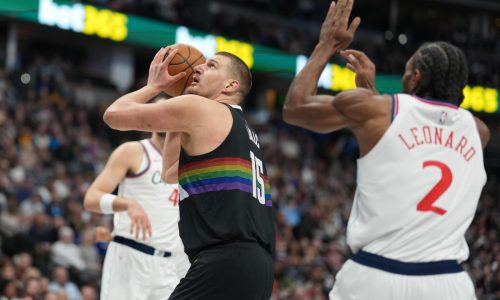 Jokic regresa tras lesión de rodilla y guía a Nuggets a triunfo 122-109 sobre Clippers