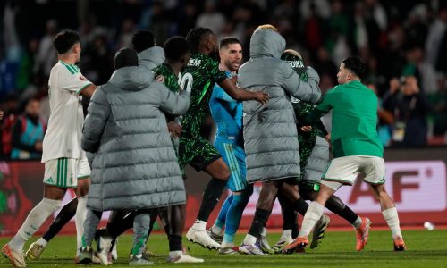 Organizadores condenan comportamiento de jugadores y oficiales tras pelea en la Copa Áfricana