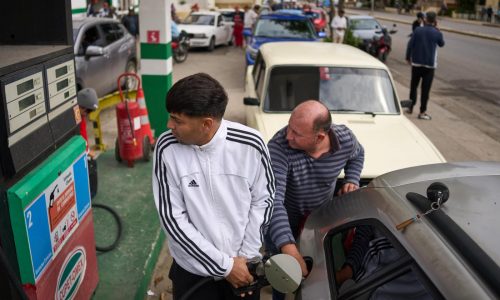 AP Explica: ¿Qué impacto tendría orden de Trump de castigar a países que vendan petróleo a Cuba?