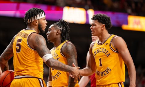 Gophers lose to Badgers on last-second shot