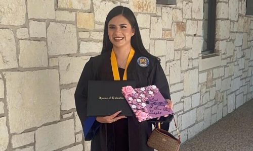 Estudiante hondureña deportada de EEUU por error cuenta a la AP cómo su vida dio un vuelco