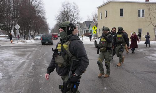 Depto. de Justicia indaga si gobernador y alcalde obstaculizaron redadas migratorias en Minneapolis