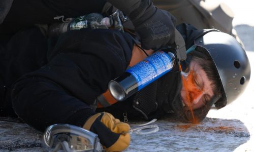 Protestas exigen que agentes de inmigración salgan de Minneapolis tras muerte de hombre en redada