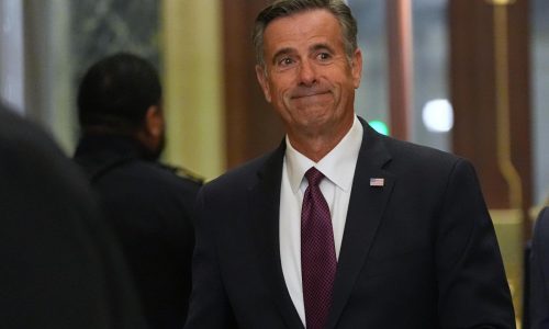 Director de la CIA se reúne con la presidenta interina de Venezuela en Caracas