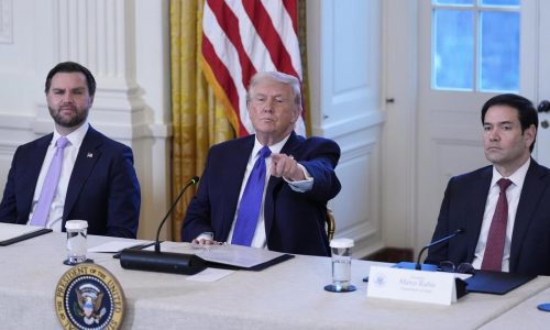 Trump firma orden ejecutiva para proteger los ingresos por la venta de petróleo venezolano