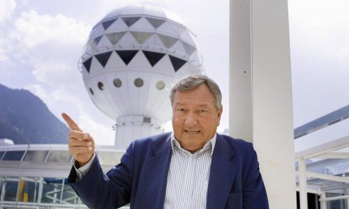 Fallece a los 90 años Erich von Däniken, escritor suizo que impulsó la arqueología alienígena