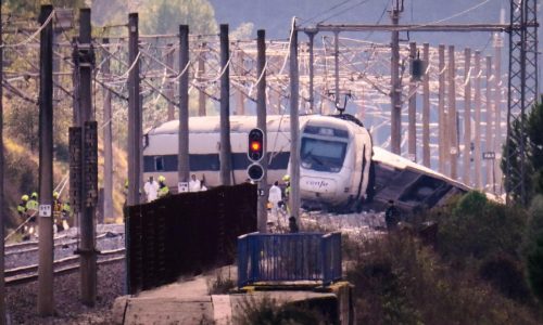La destacada red española de trenes de alta velocidad sufre su primer revés con accidente mortal