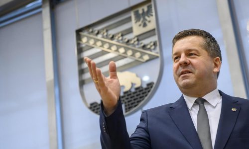 Legisladores en estado alemán eligen nuevo gobernador para frenar el auge de la ultraderecha