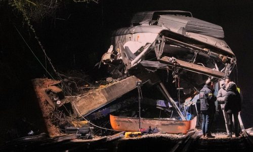 Accidente de tren de cercanías en Barcelona corta el servicio después de otro choque letal en España
