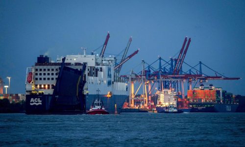 Europa registra modesto crecimiento económico, pero debilidad de dólar estadounidense es una amenaza