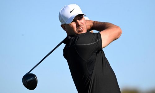 Justin Rose lidera en Torrey Pines con 62; Koepka regresa a la PGA con 73