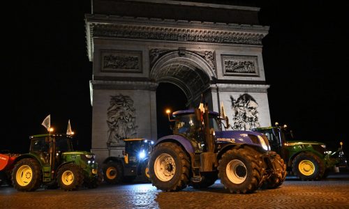 Protestas por bajos ingresos y el acuerdo UE-Mercosur llevan 350 tractores al Parlamento