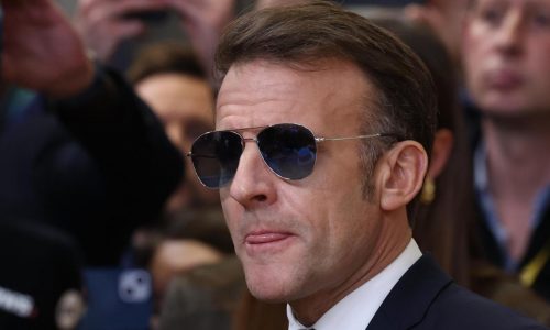 Macron propone tramitar por vía rápida una prohibición de redes sociales para menores de 15 años