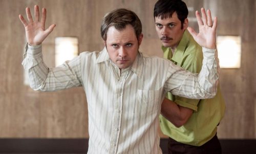 Movie Review: A real-life ’70s hostage drama crackles in Gus Van Sant’s ‘Dead Man’s Wire’