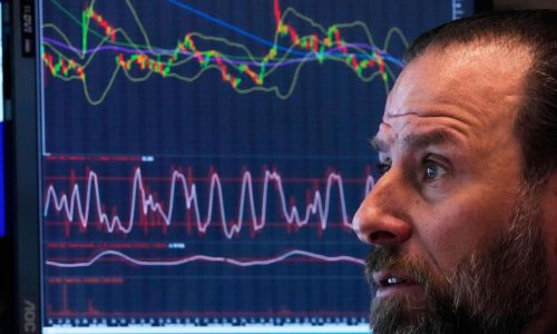 US stocks dip again as oil and gold prices rise