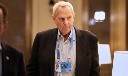 Steve Tisch, copropietario de Giants, niega haber visitado isla de Epstein y lamenta la asociación
