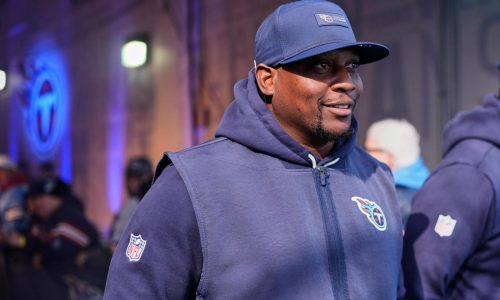 Giants contratan a Dennard Wilson como coordinador defensivo según fuente de AP