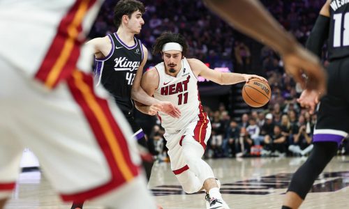 Acertados en el tiro, Adebayo y Powell lideran a Heat en victoria 130-117 sobre Kings