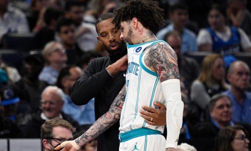 Ball regresa al quinteto inicial y lidera el inicio rápido de Hornets, que aplastan 124-97 a Magic