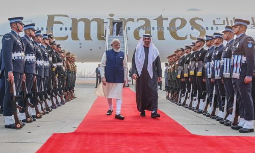 India acuerda impulsar comercio y lazos estratégicos con Emiratos Árabes