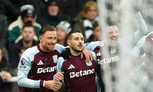 Aston Villa vence al Newcastle y mantiene presión sobre Arsenal y Man City en la Liga Premier