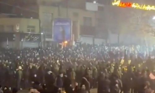 En medio de crecientes protestas, Irán corta el acceso a internet a la población