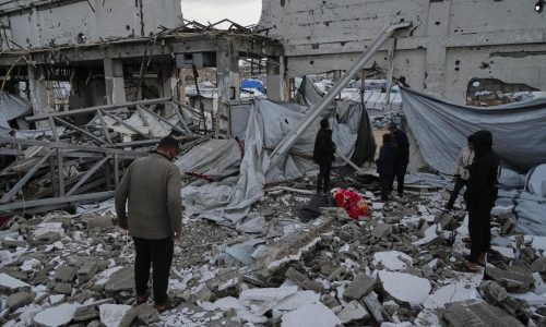 Fuertes vientos derriban muros en campamentos de Gaza y dejan cuatro muertos