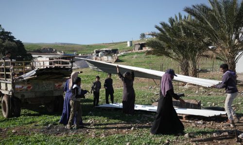 Violencia de colonos obliga a palestinos a salir de una aldea en Cisjordania