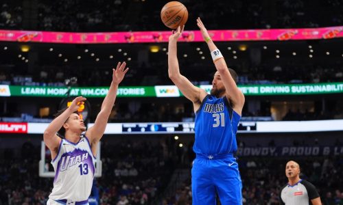 Thompson anota 26 puntos y Mavericks sin Flagg vencen a Jazz por 144-122
