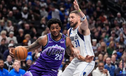 Thompson anota 23 puntos y el 17.000 de su carrera en victoria de Mavericks 138-120 sobre Jazz