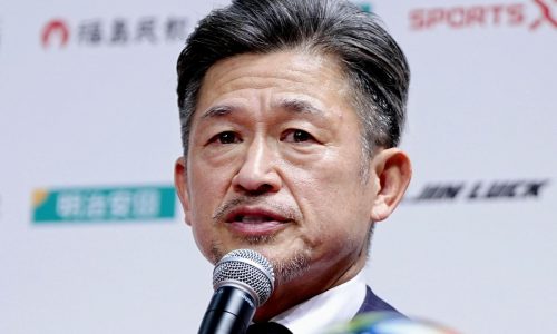 A los 58 años, el futbolista profesional más viejo del mundo dice que mejora con la edad