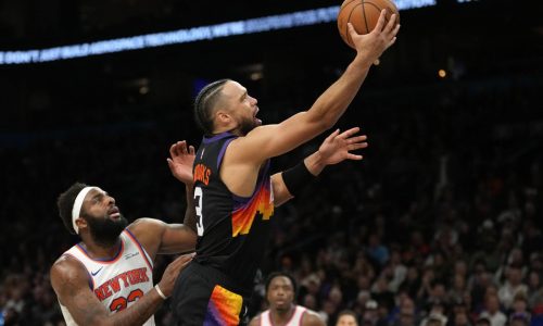 Booker anota 31 puntos, Brooks suma 27 y Suns vencen 112-107 a Knicks