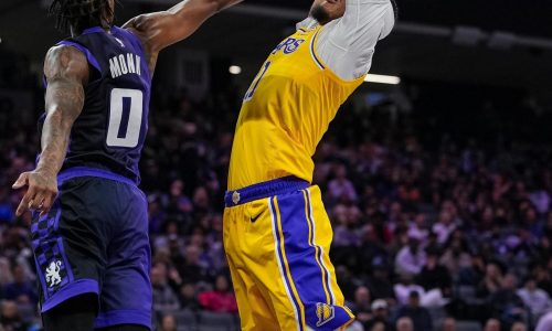 Monk anota siete triples y 26 puntos en victoria de Kings 124-112 sobre Lakers