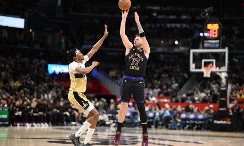Con un triple doble en la primera mitad Doncic lidera la victoria 142-111 de los Lakers ante Wizards