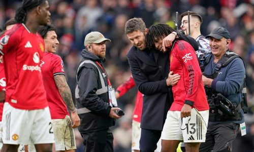 Man United sorprende 2-0 al Man City en el debut de Michael Carrick como técnico