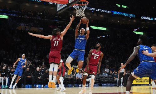 Banchero y Black guían a Magic hacia victoria 133-124 sobre Heat, para romper racha de 4 derrotas