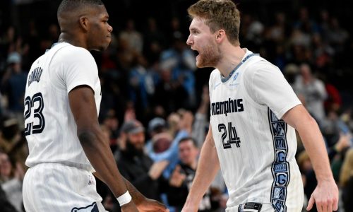 Cedric Coward anota dos triples tardíos y los Grizzlies vencen 103-98 a los Nets