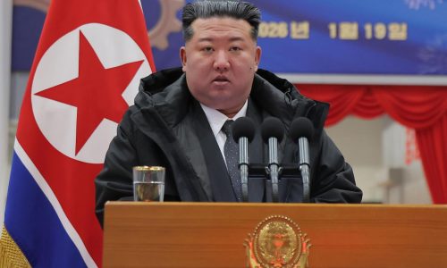 El mandatario norcoreano Kim destituye a un ministro por complicaciones en proyecto industrial